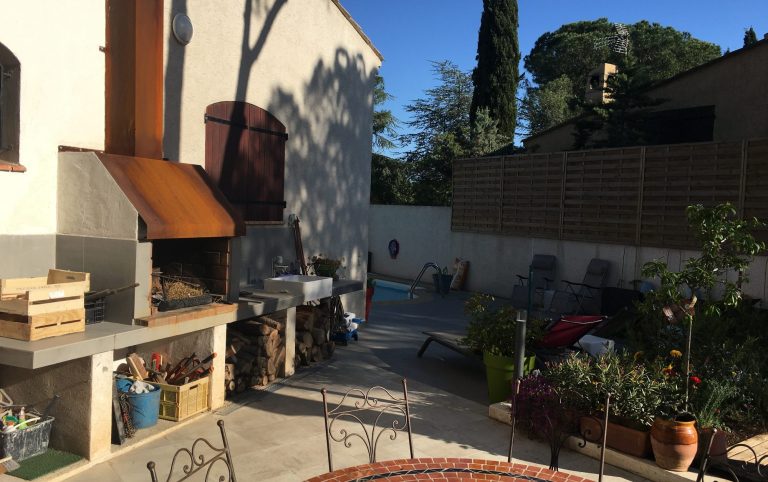 Villa PaulAna chambres d'hôtes naturistes Cap d'Agde, espace barbecue pour soirées entre hôtes