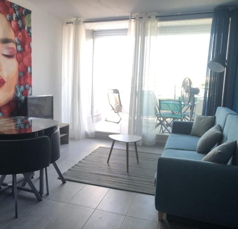 Villa PaulAna chambres d'hôtes naturistes Cap d'Agde, Village naturiste Port Ambone appartement naturiste salon et terrasse