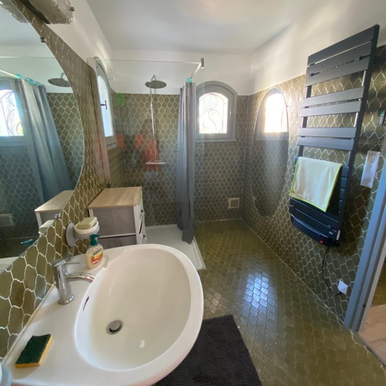 Villa PaulAna chambres d'hôtes naturistes Cap d'Agde, salle de douche naturiste partagée