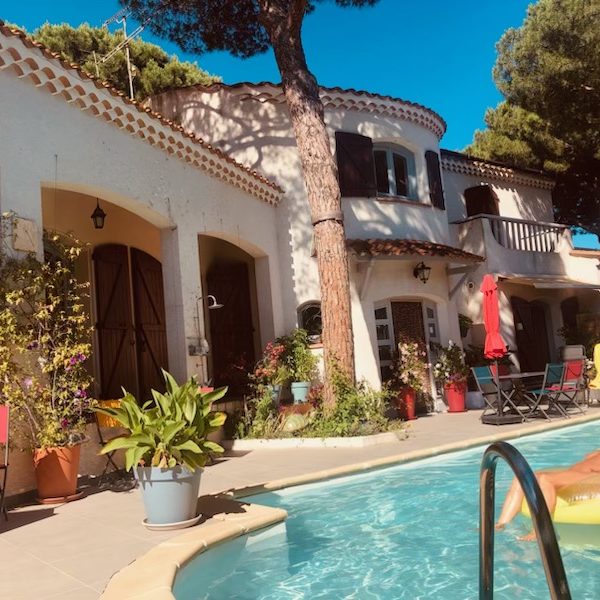 Villa PaulAna proche du Village naturiste du Cap d'Agde. Chambres d'hôtes naturistes  avec piscine, sauna et jacuzzi. 